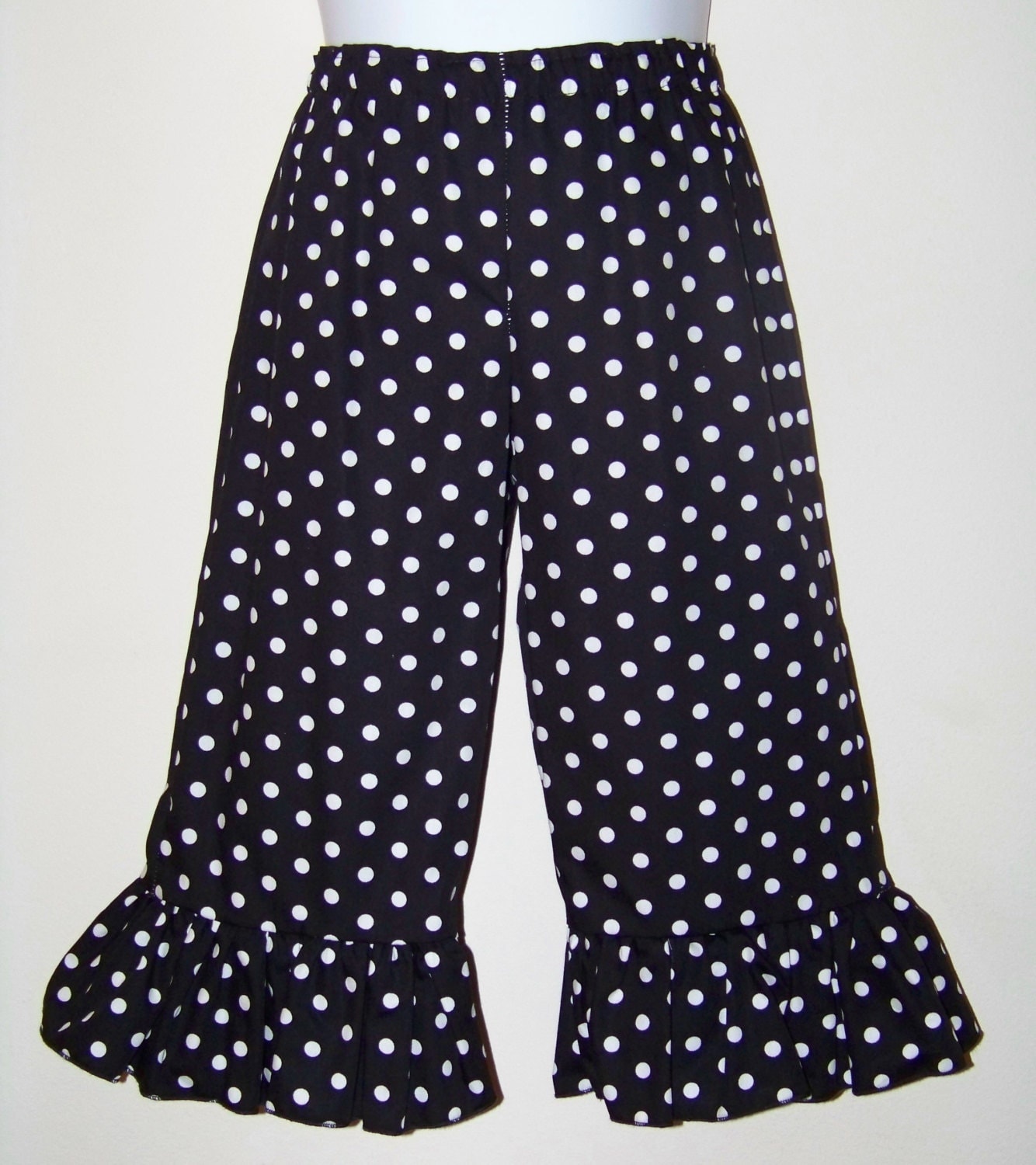 Keep It Simple Find and save ideas about Polka dot pants on Pinterest. | See more ideas about Teacher style, Brown pants outfit for work and Teacher wardrobe. Women's fashion. Polka dot pants Black/white polka dot pants, black top, yellow handbag and shoes. Find .