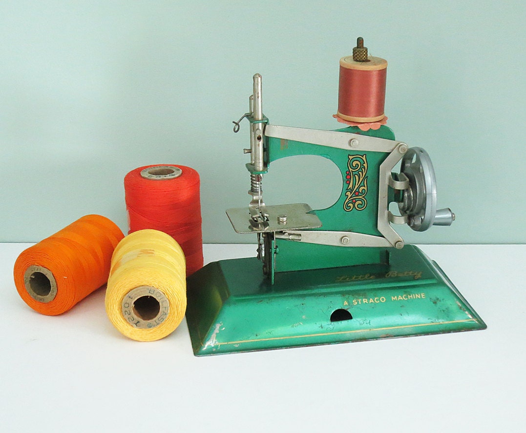 1940s Little Betty Toy Sewing Machine in Green Made in England