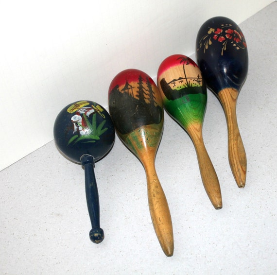 4 Vintage Maracas Shakers Wood Wooden hand Percussion Latin