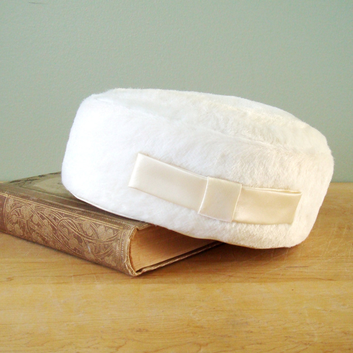 1960s White Fur Pillbox Hat with Cream Satin Bow Vintage