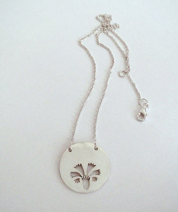 Carnation necklace by UNICAJEWELLERY on Etsy