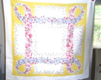 1950s PRINT KITCHEN TABLECLOTH - Carnation Chain