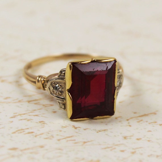 Vintage 1940s 10k Yellow Gold Red Glass Ring