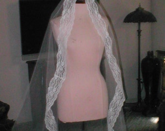 Vintage Ivory Chantilly Lace Mantilla Bridal Veil