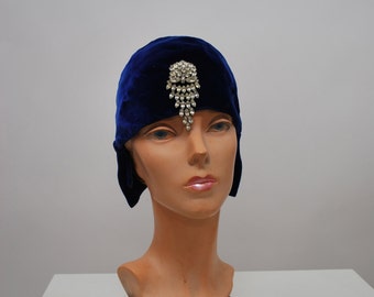 1920's Velvet Cloche with Pin