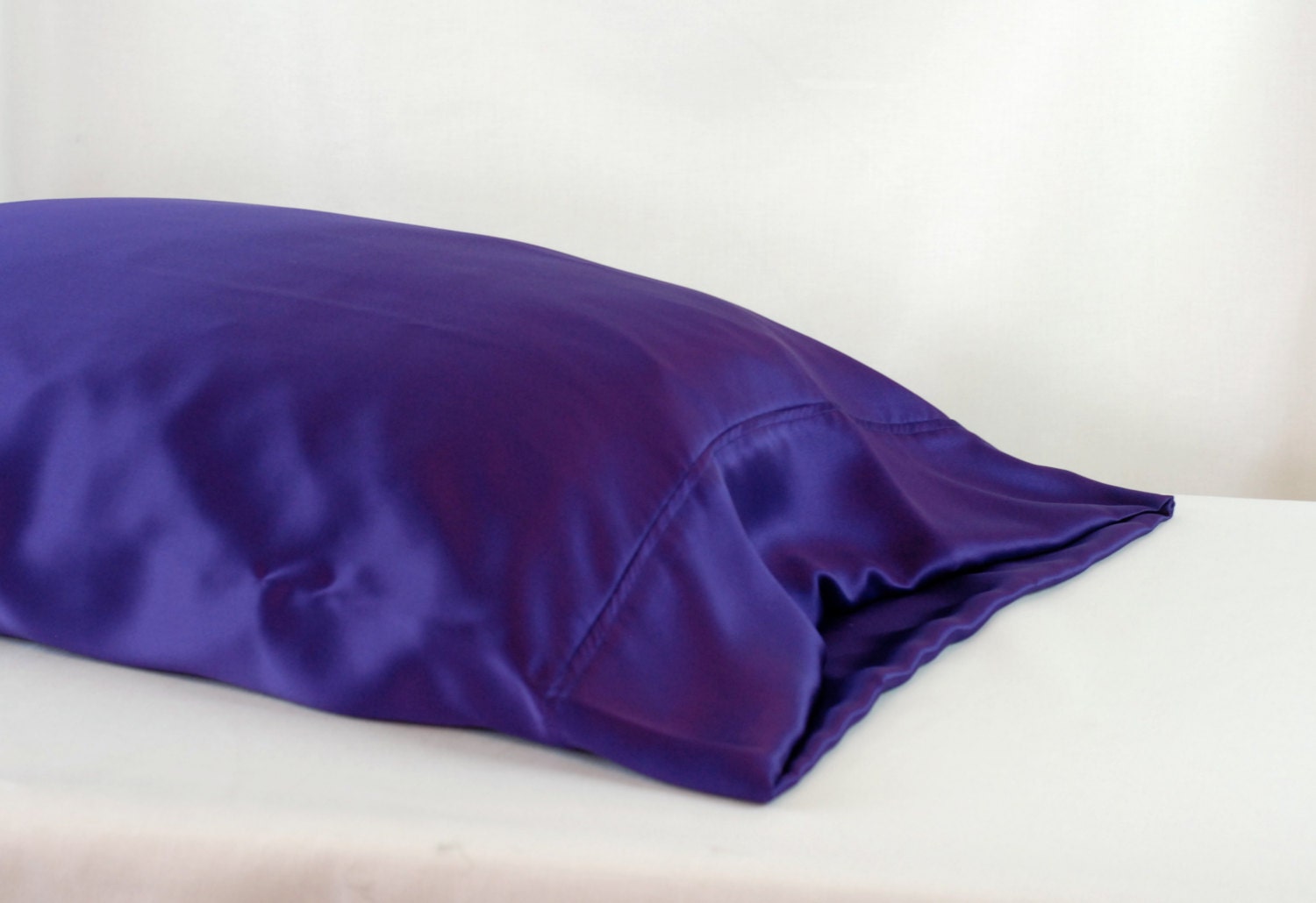 Chloe Solid Tie Pillowcase / Purple with Black Ties