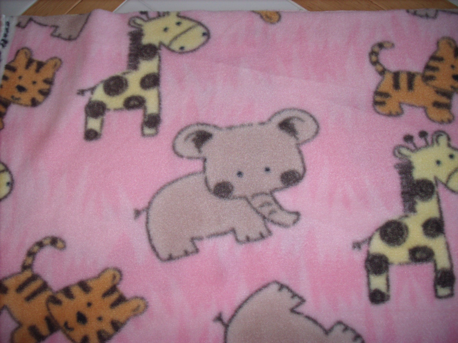 REMNANT3/8 yardfleece fabricbaby animals