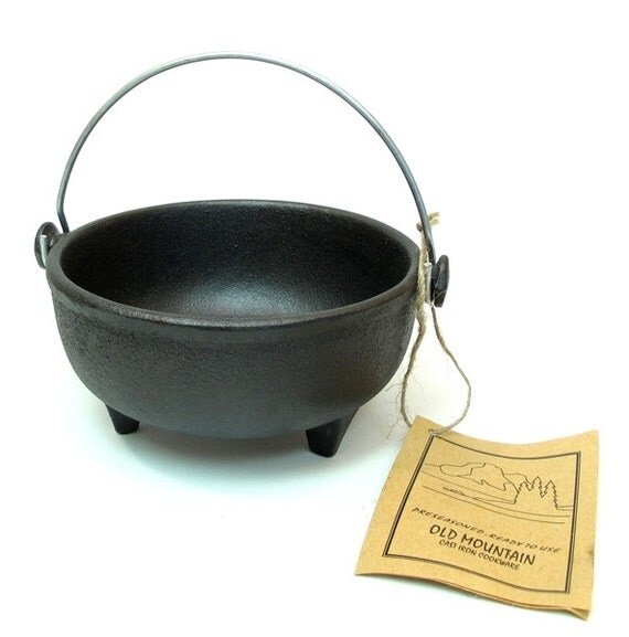 Wax Melting Cast Iron Pot Kettle 3 Footed by hometowngeneralstore