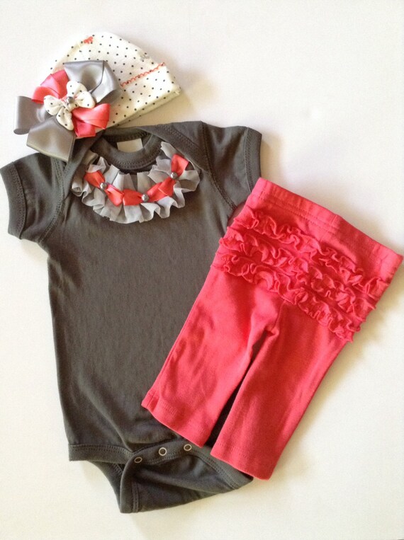 Newborn take home outfit girl Shop for newborn girls take home outfits, infant dresses and layette sets. Infant girls dresses, gowns and sleepers for baby to wear home from the hospital. Our coming home outfits for newborn girl include infant girls smocked dresses, soft cotton gown and sleepers. These take home outfits for baby girl make great baby shower gifts.
