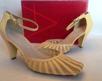 Aerosoles Love Letter Yellow Patent Leather Sandal Size 9 ...