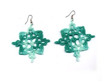 Crochet earrings, square, green, verde, vintage style, golden, cotton, thread, jewelry, etsy style, fashion style #E138
