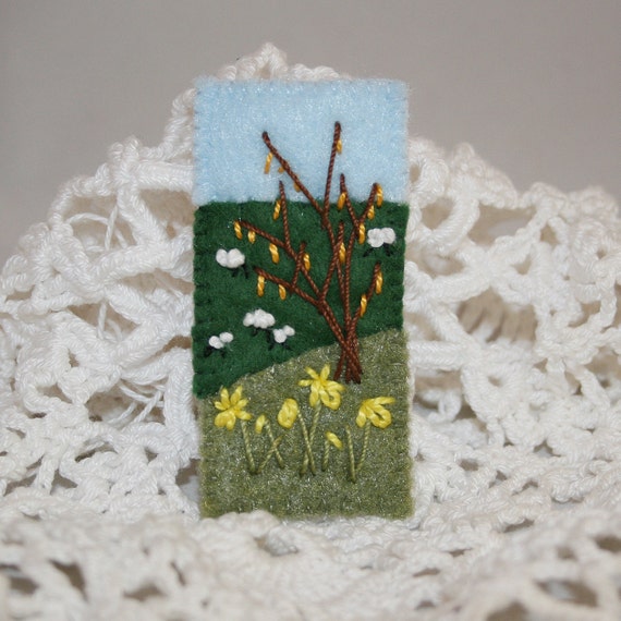 Embroidered Brooch Daffodils and Lambs  by Lynwoodcrafts on Etsy
