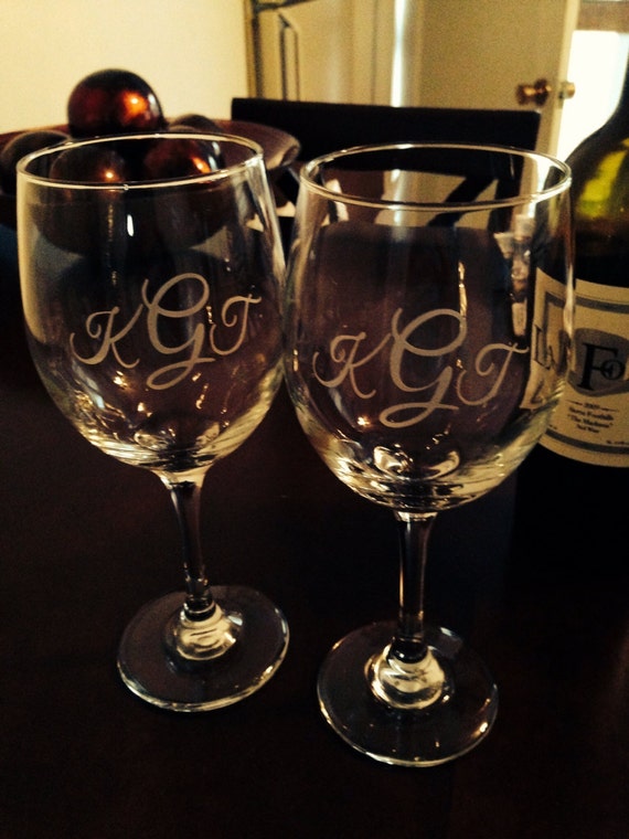 Monogrammed Wine Glasses Set of 2 Wedding Wine Glasses