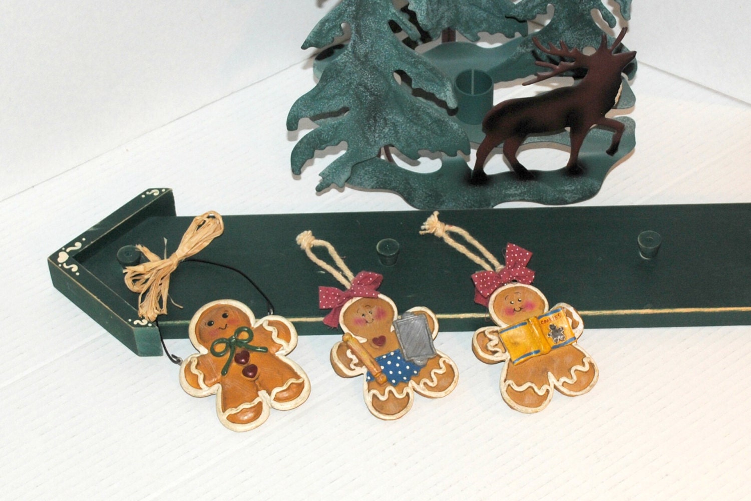 Gingerbread Wooden Wall Plaque Decor Gingerbread People Green