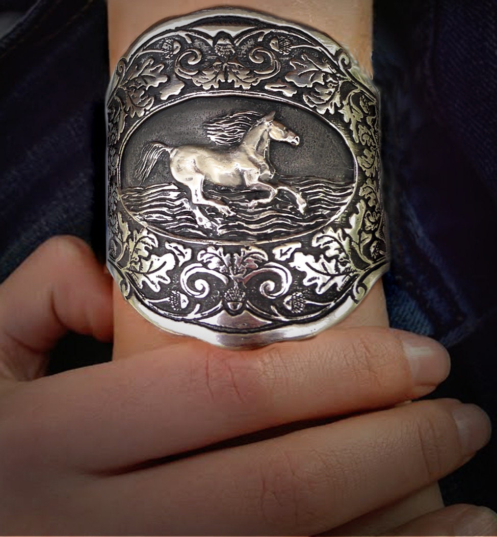 Horse bracelet Wild Horse sculpture American Gunstock