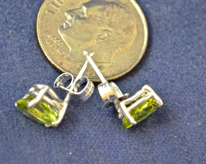 Green Peridot Stud Earrings, 7x5mm Pear, Natural, Set in Sterling Silver E598