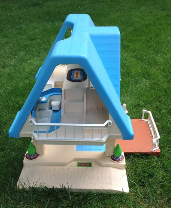 little tikes dollhouse with blue roof