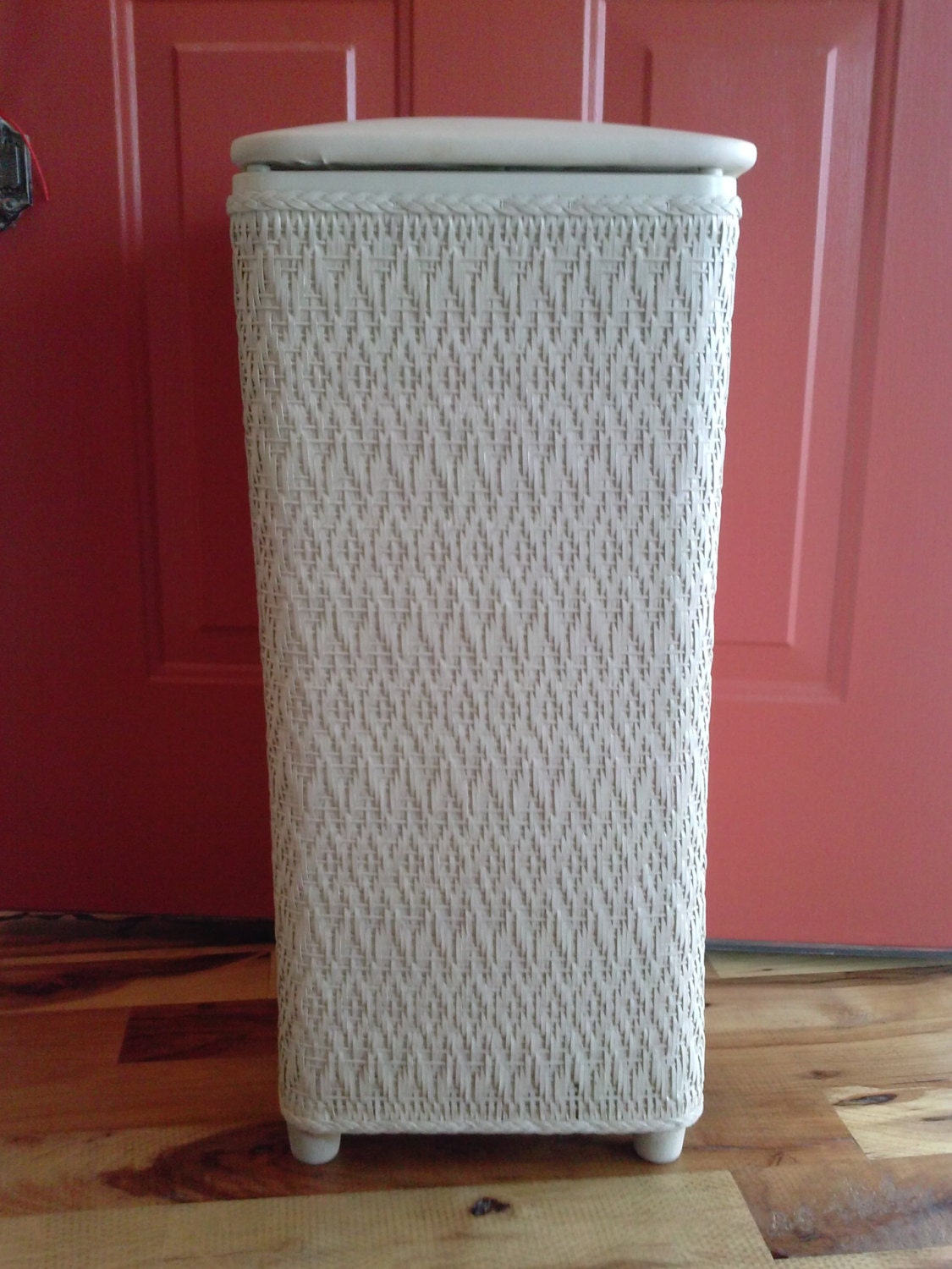 Vintage White Wicker Laundry Basket Shabby Chic Hamper Linen