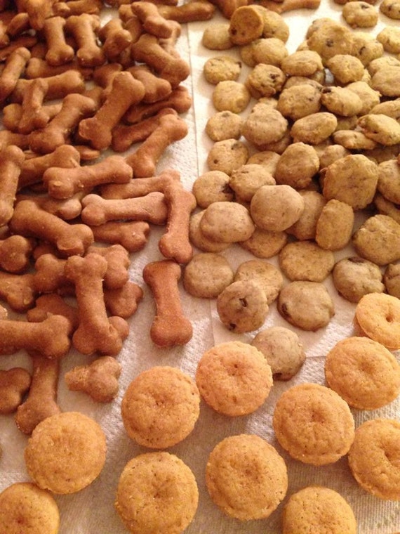 All Natural Peanut Butter Dog Treats. by TheBiscuitBarkery on Etsy