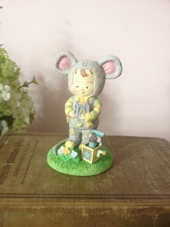 small mouse figurines