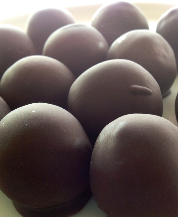 10 Red Raspberry & Goji Fudge Ball Truffles by HillarysSuperfoods