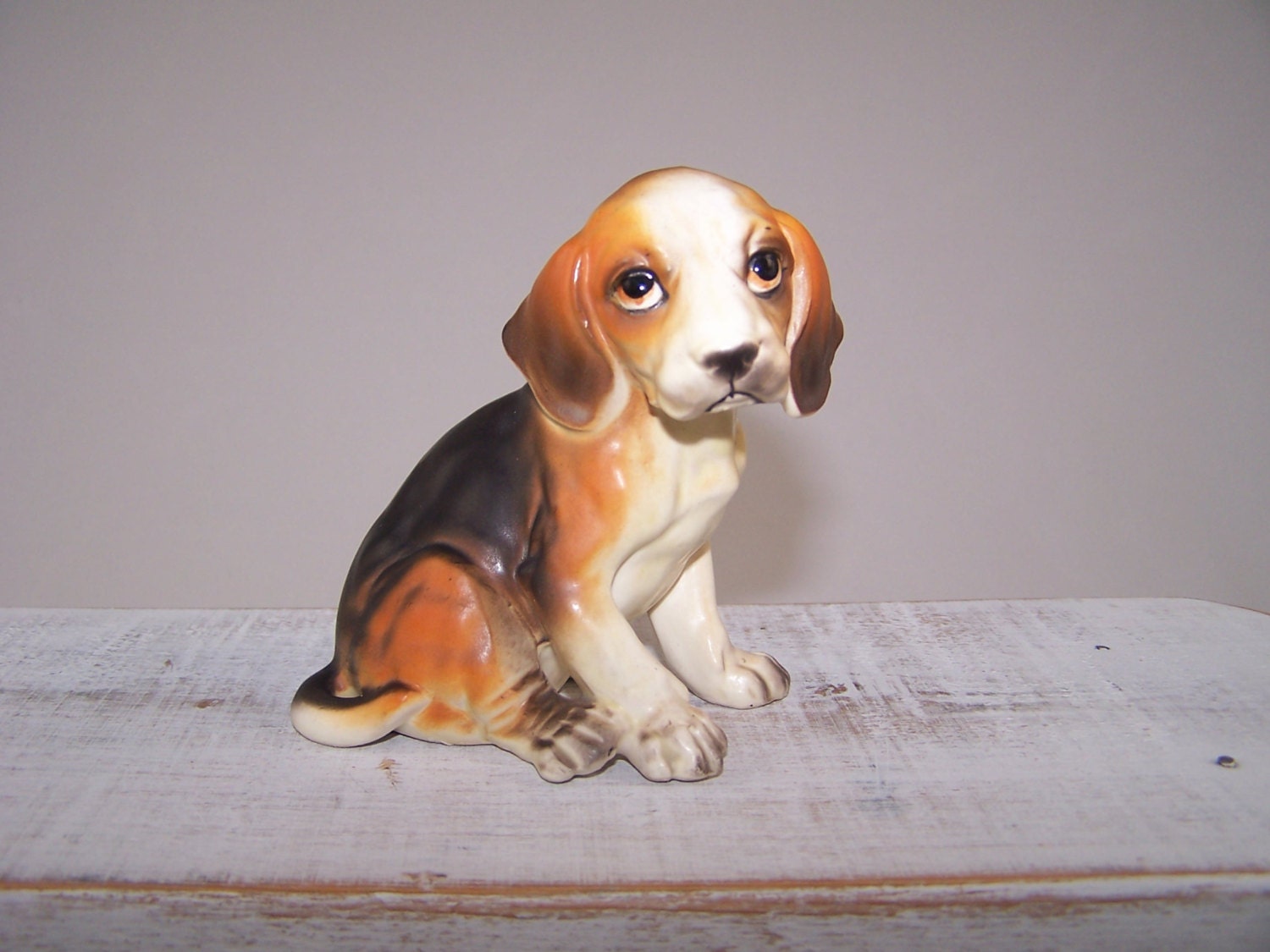 beagle dog figurine