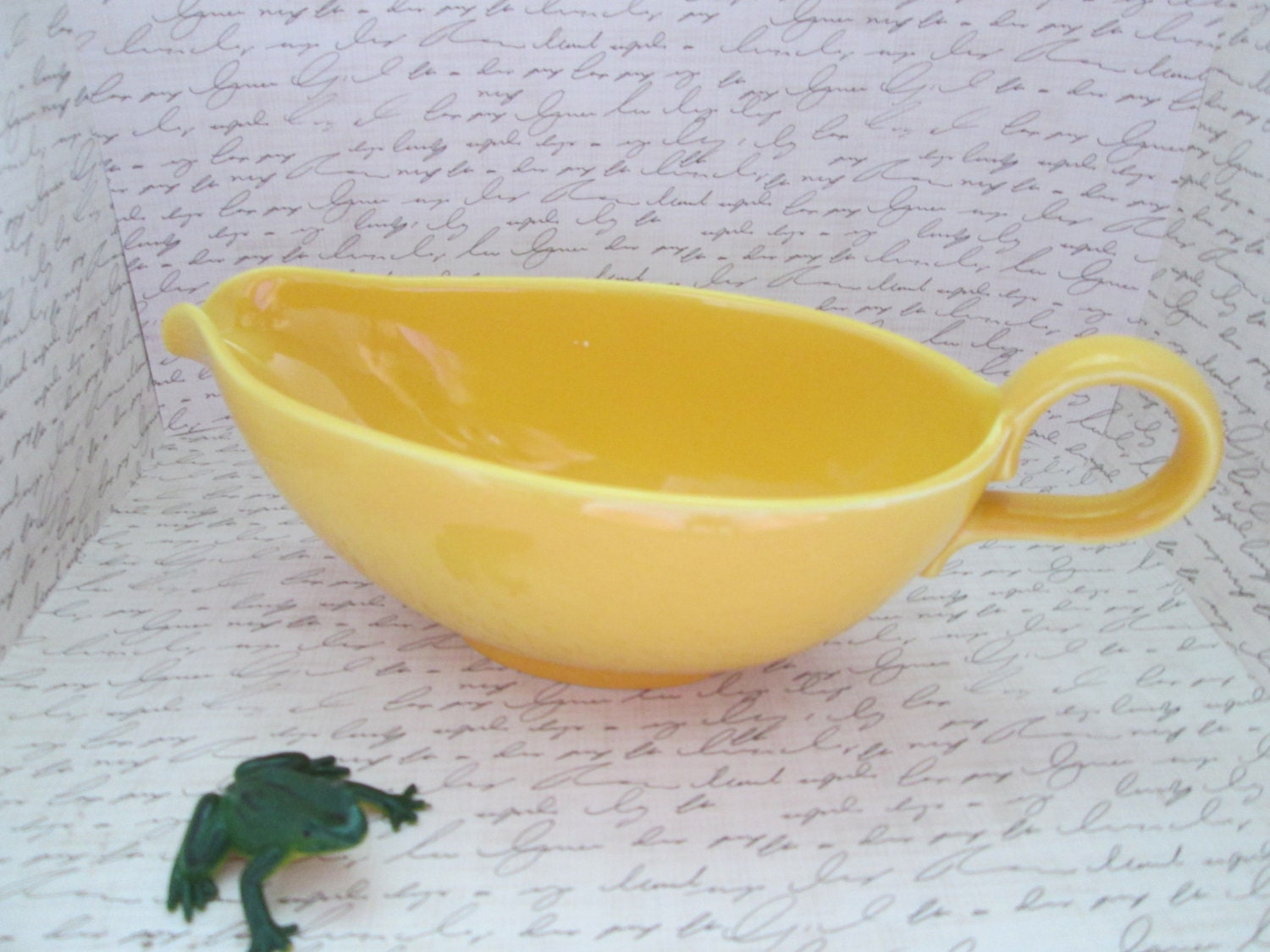 I GOT RHYTHM Gravy Boat in Sunny Yellow by Homer Laughlin Rhythm