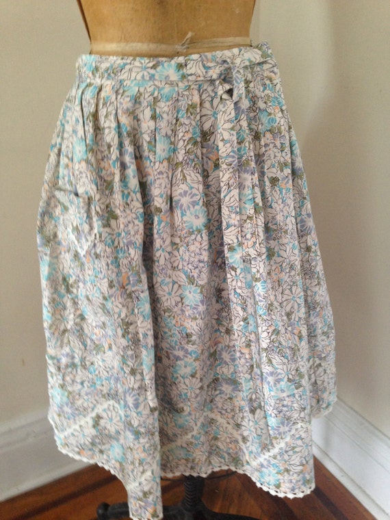 Items similar to 1970s Alpine DIRNDL Folk SKIRT | Knee Length | Pleated ...