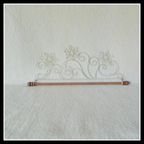 Flowers or Snowflake Quilt Hanger White Wire 7.5 12 16 or