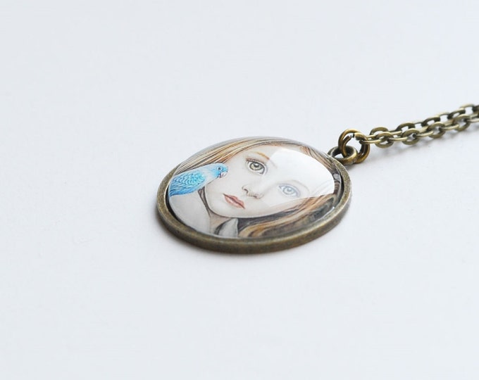 FEMALE IMAGES Round pendant metal brass with the image of girls under glass