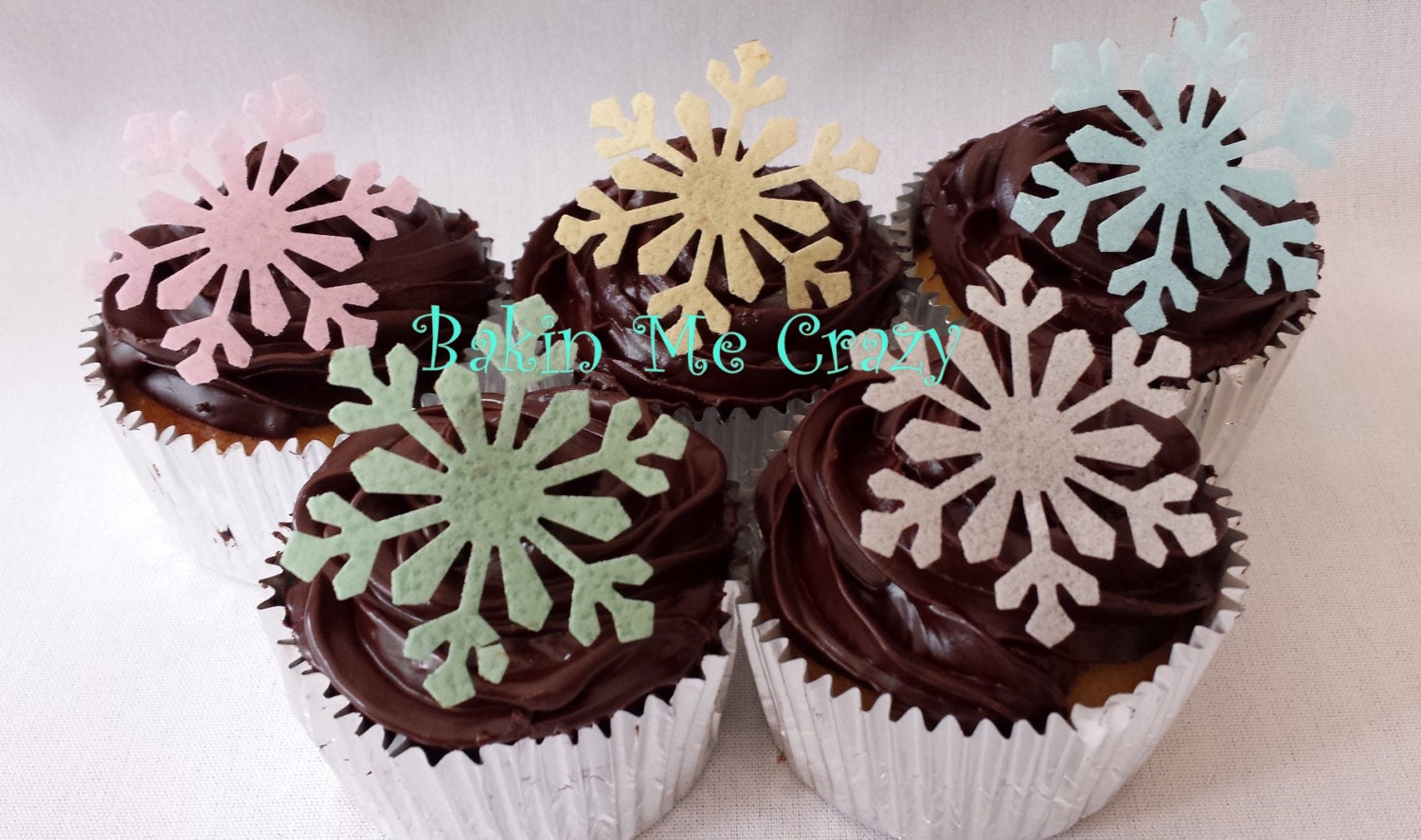 24 Edible Flavoured Lace Rice Paper Snowflakes Cake Decoration