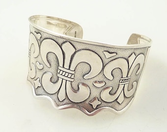 SALE ---- Vintage Bubbly Fleur De Lis Sterling Cuff Bracelet