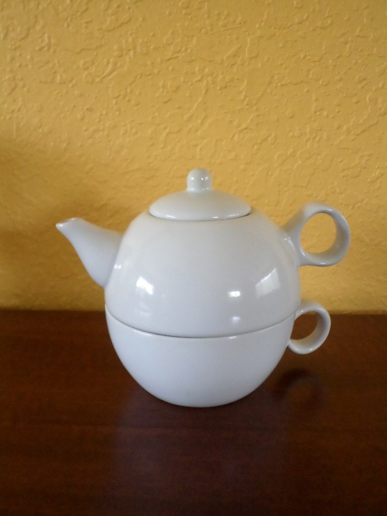 White PORCELAIN TEAPOT For One/Amsterdam Porcelain Works 1701 Haute Juice
