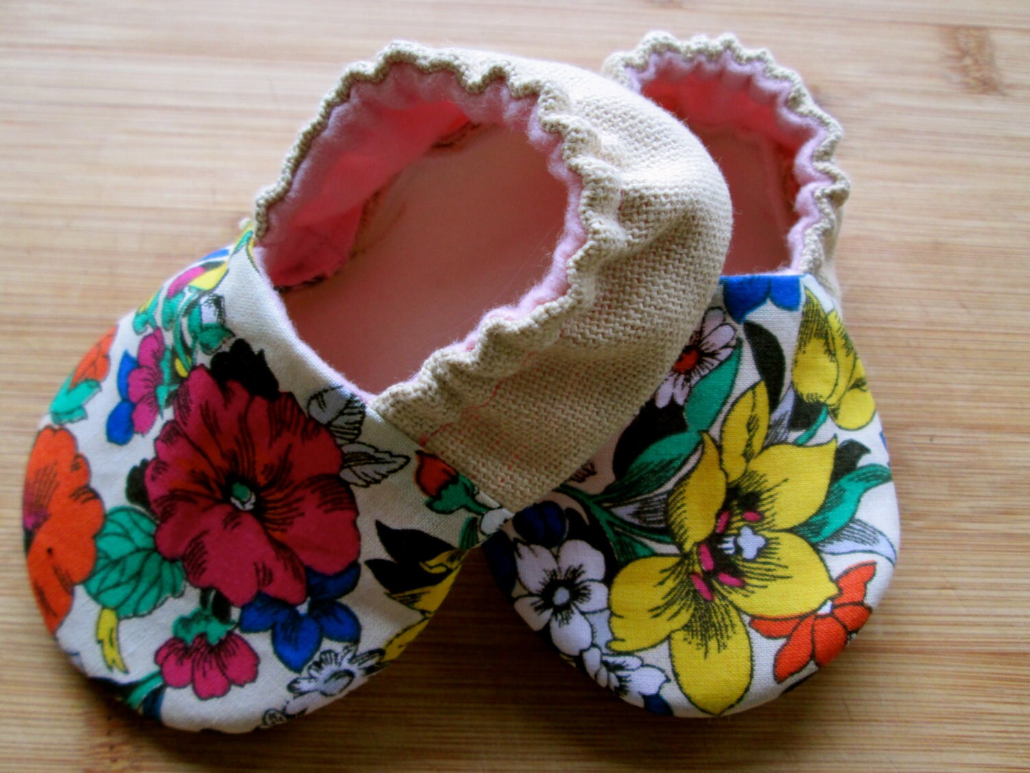 Elegant beautiful flower fabric baby shoes handmade baby