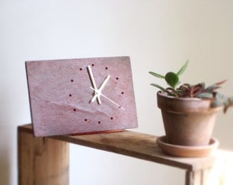 Minimalist RED SLATE CLOCK> Tabletop Red Salvaged Slate Clock—Fathers Day Housewarming Wedding Gift—Horloge Ardoise Rouge/Reloj Pizarra Roja