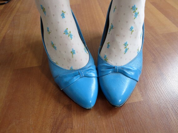 periwinkle blue pumps