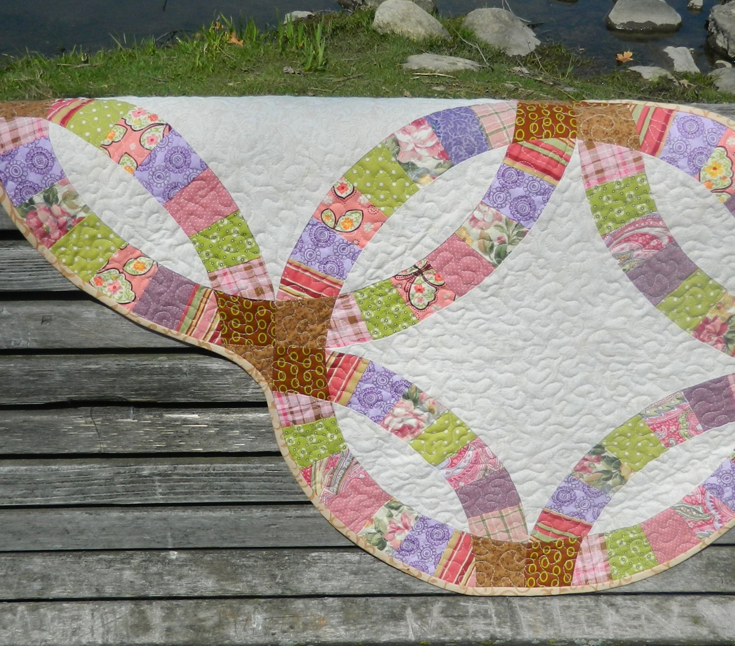 double-wedding-ring-quilted-table-runner-by-gloryquilts-on-etsy