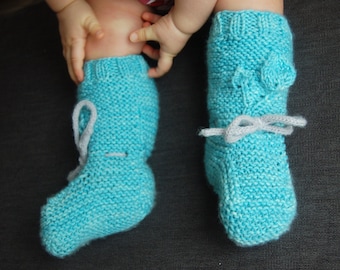 Petites Feuilles Boots PDF knitting pattern
