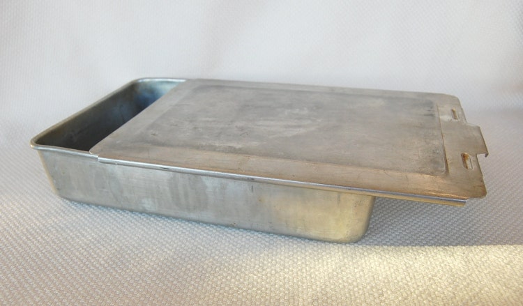 Vintage Mirro 13 X 9 Cake Pan with Slider Lid by FunkyJunkyVintage