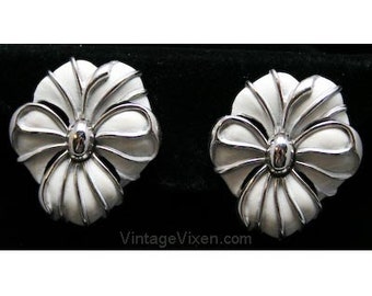 Silver & White Anemone Flower Earrings by Trifari - Silvertone Metal Clip Ons - 1960s Deadstock - Original Trifari Tag - Waves - 30881-1