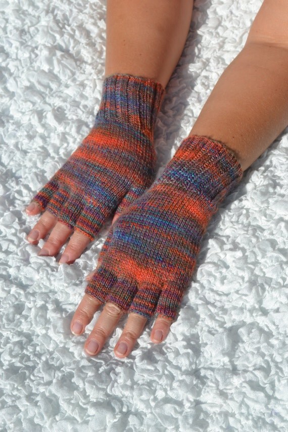 Handknitted half finger gloves