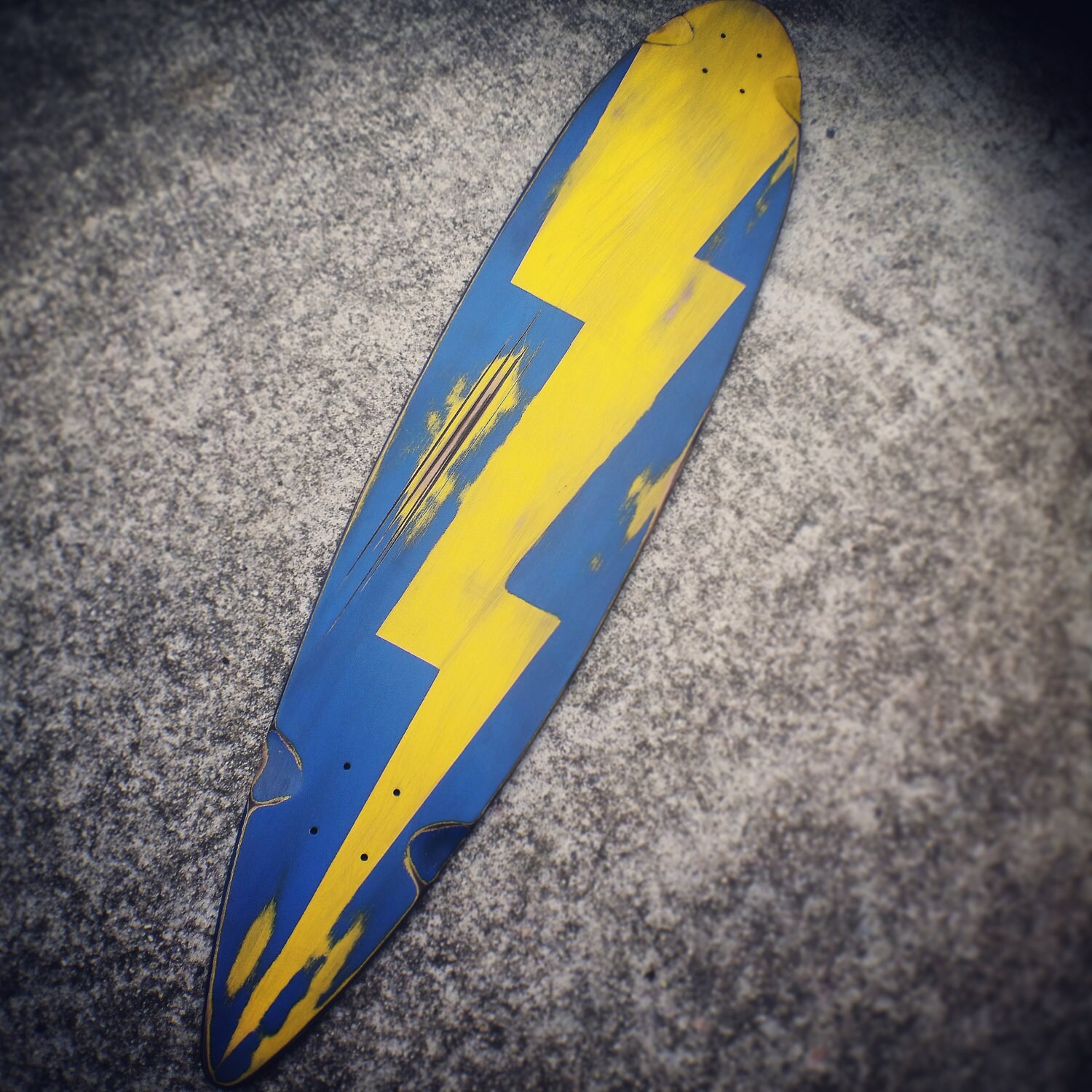 Skateboard Deck Retro Vintage Lightning Bolt Pintail