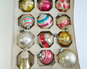 Popular items for Vintage ornament on Etsy