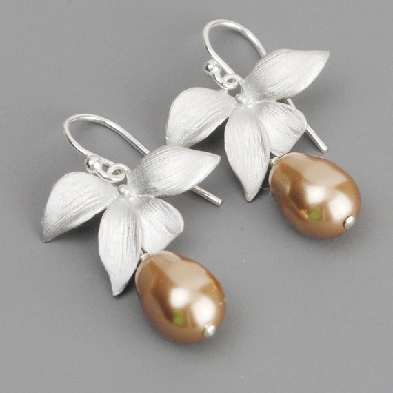 Items similar to Pearl Bridesmaid Earrings - Silver Flower Earrings ...