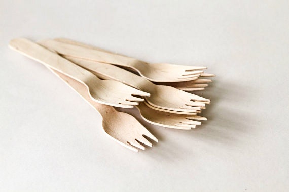 20 Wooden Disposable Forks, eco-friendly & biodegradable with free printable download. Party Utensils flatware for birthday, weddings Il_570xn