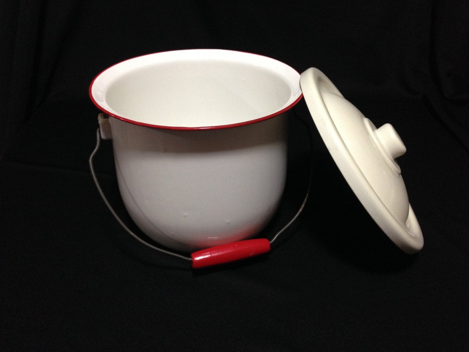 Vintage 1940's Thunder Mug Chamber Pot TTT8