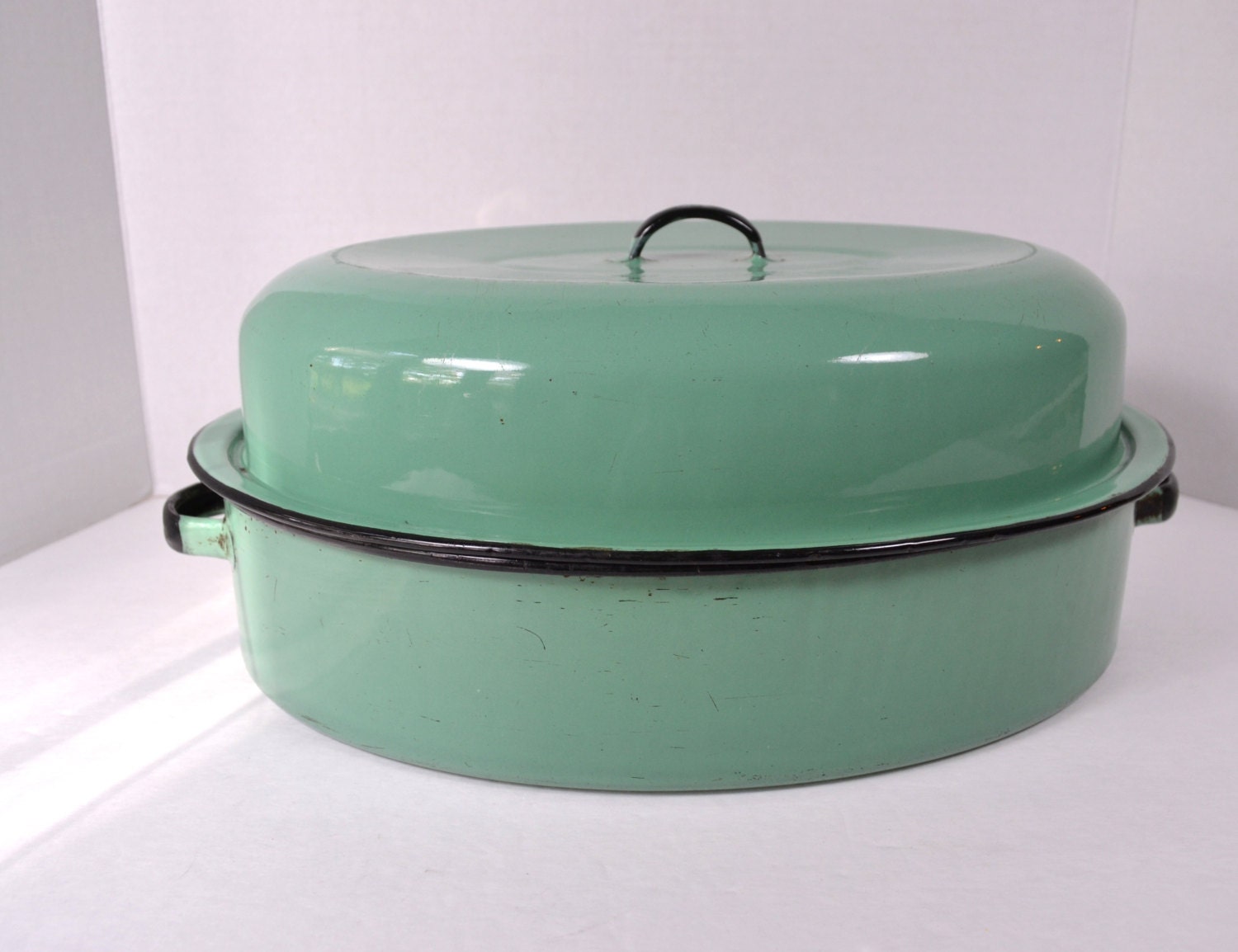 green-enamelware-roasting-pan-with-lid-vintage-jadite-green