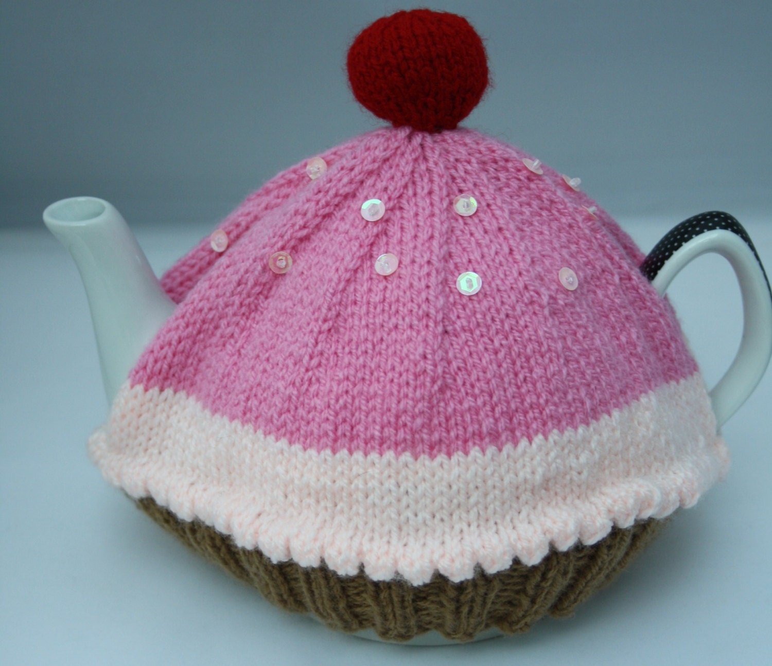 Tea pot cosy. Cupcake teapot cosy. Novelty teapot cosy.