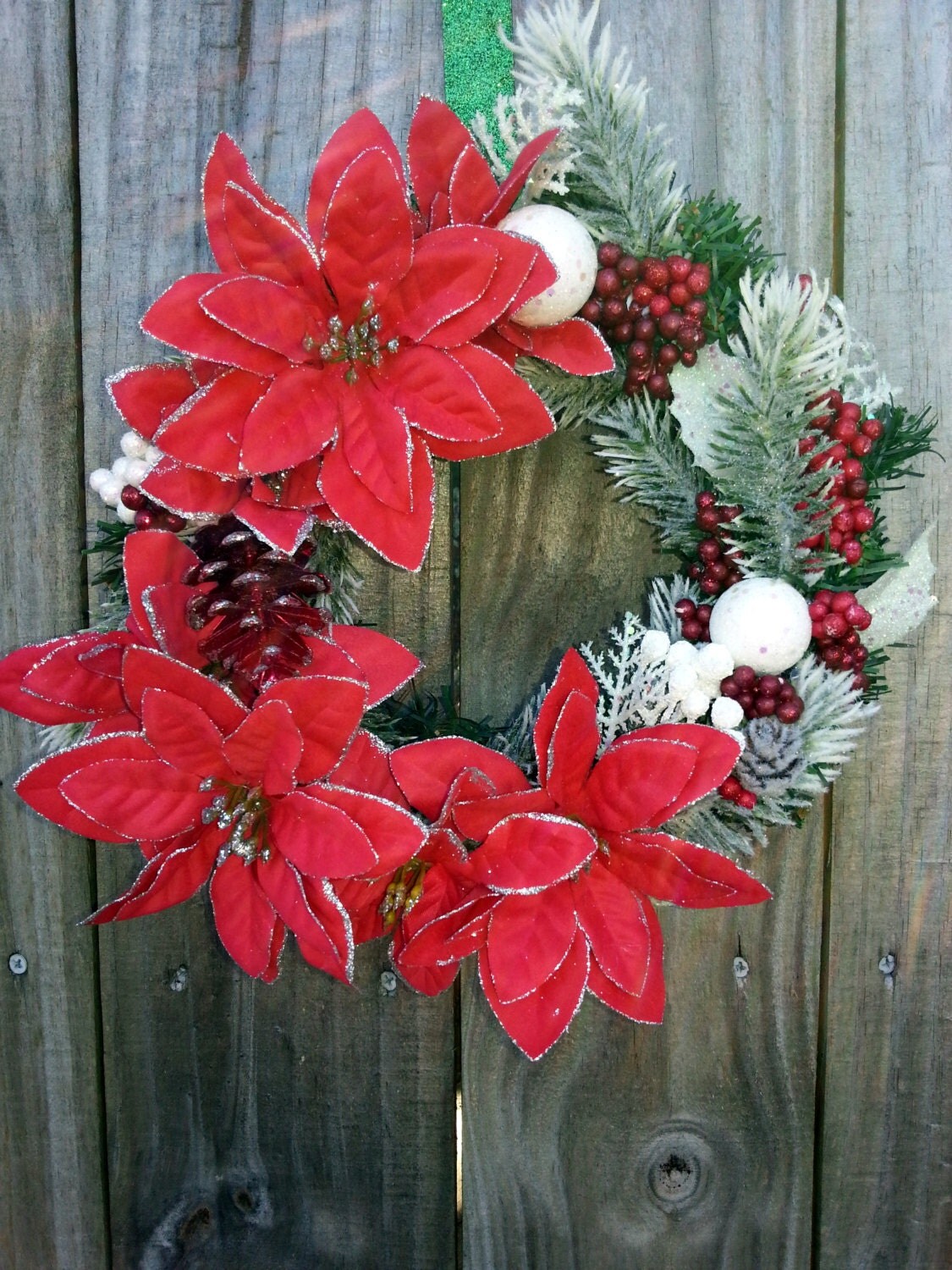 Fesitve Red Poinsettia