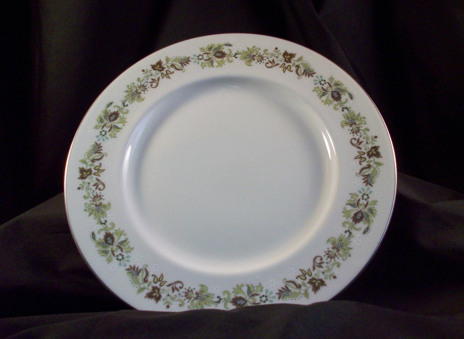 Vintage Royal Doulton China Vanity Fair Dinner Plate Green